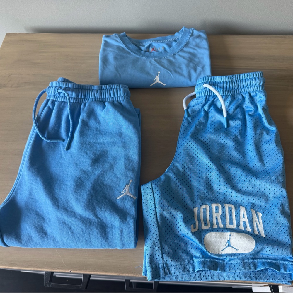 Nike Jordan Blue Bundle. Boys Size M shorts/ shirt, Boys size large Joggers.